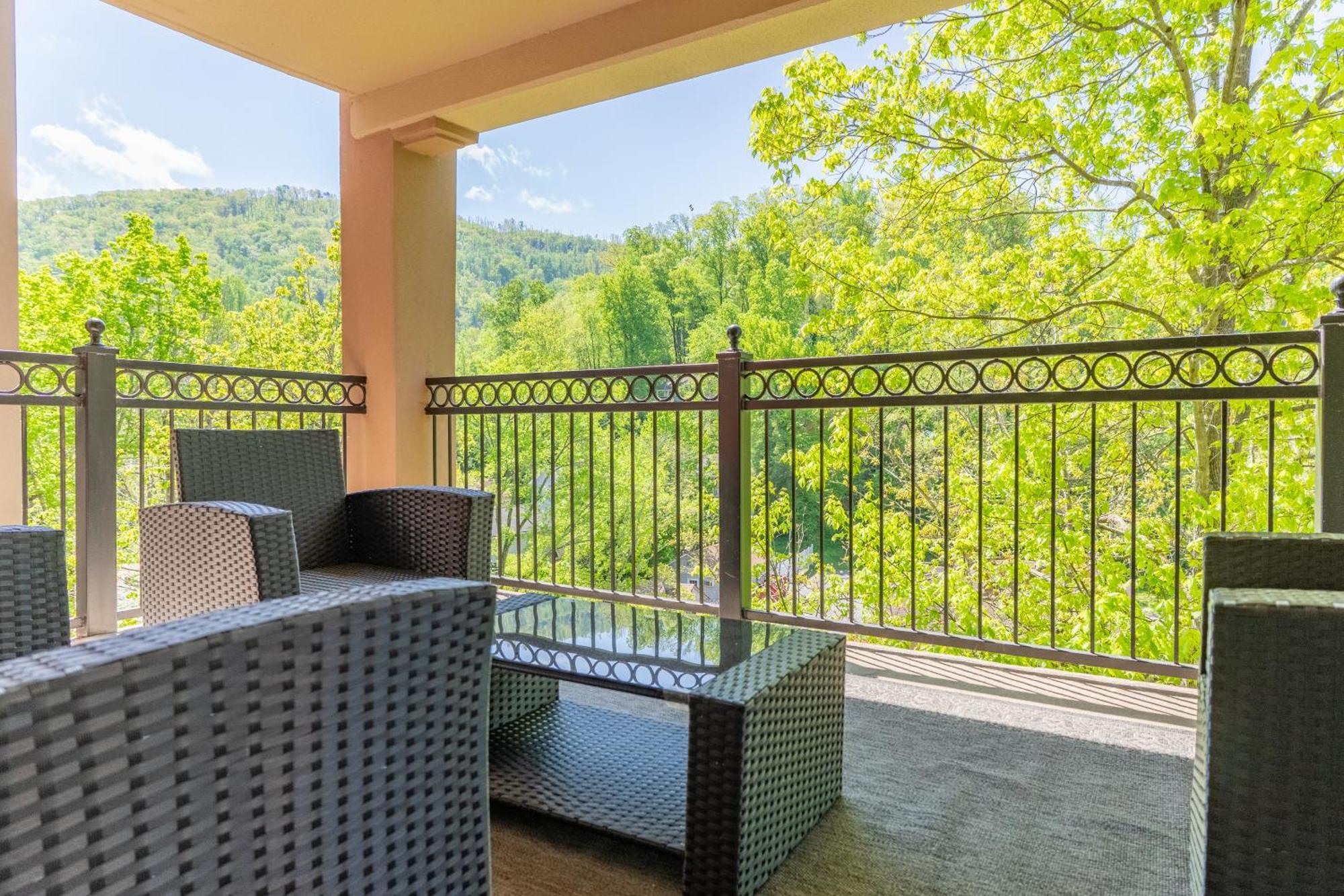 Luxurious Condo, Pool, Fireplace, Hiking Gatlinburg Esterno foto